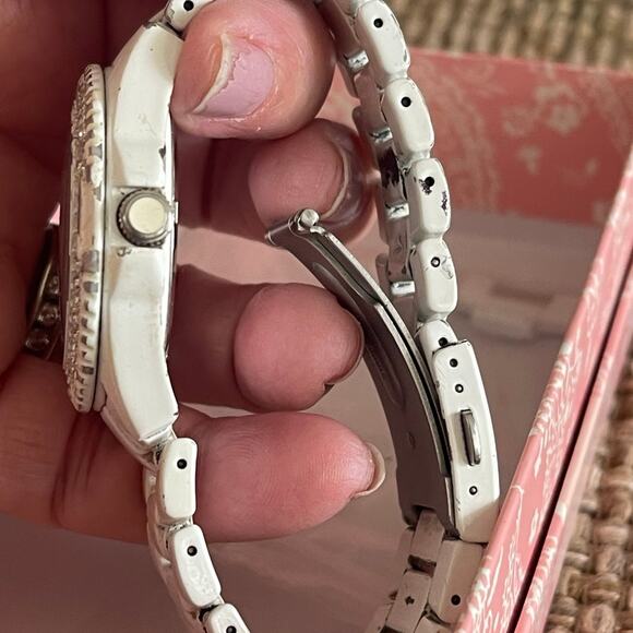 Vintage Y2K Guess Watch white with opalescent face main image 6